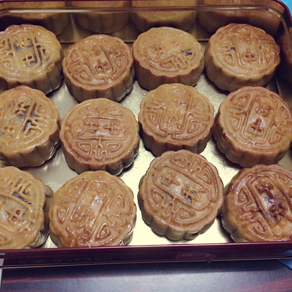 广式月饼——蛋黄莲蓉月饼