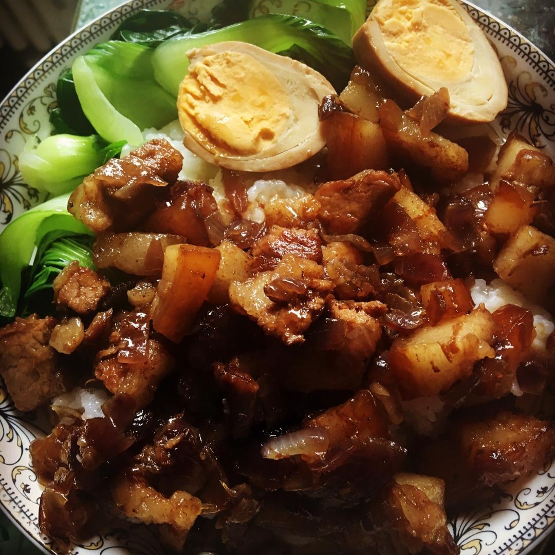洋葱酥卤肉饭
