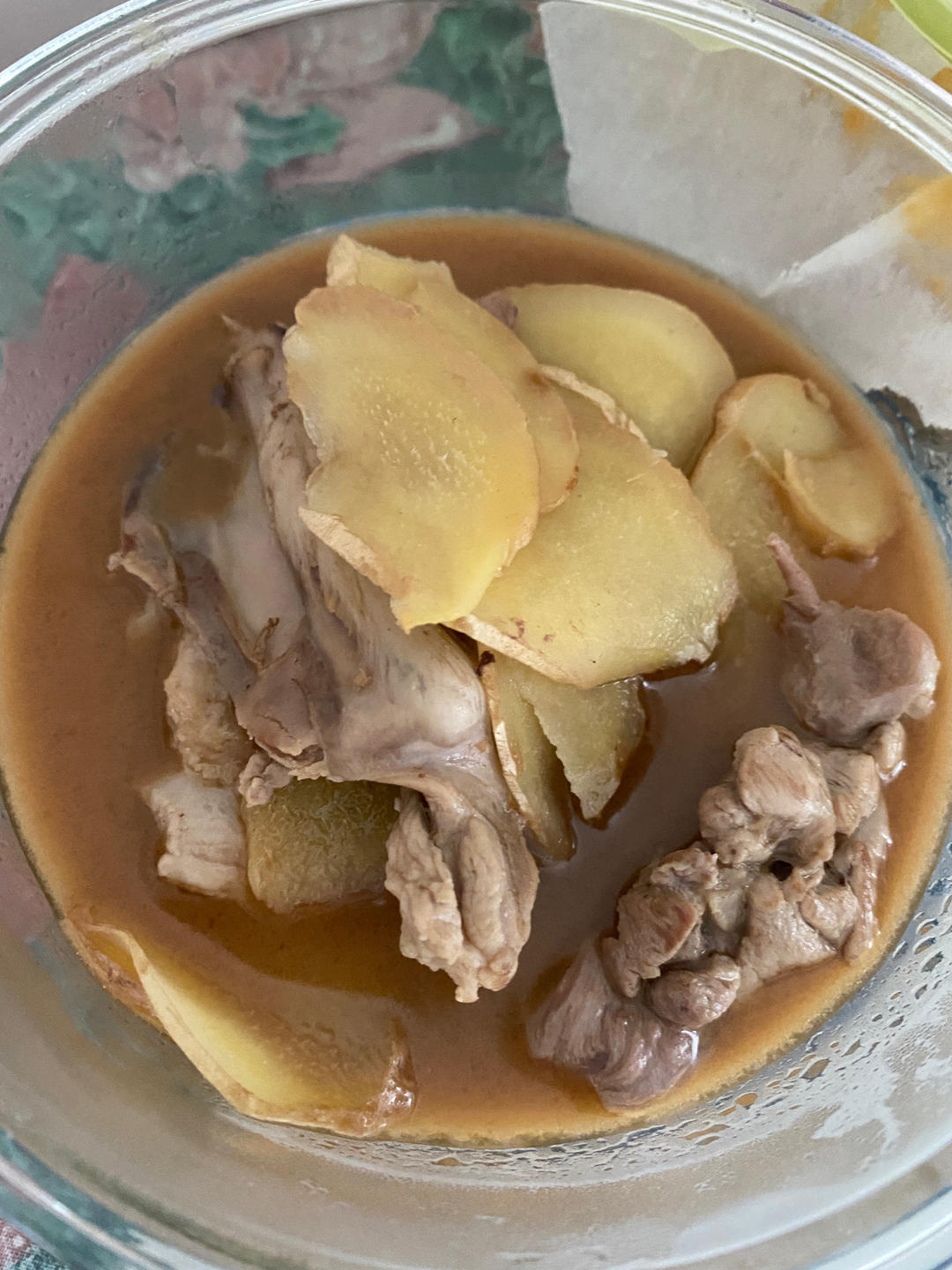 黑麻油鸡腿汤
