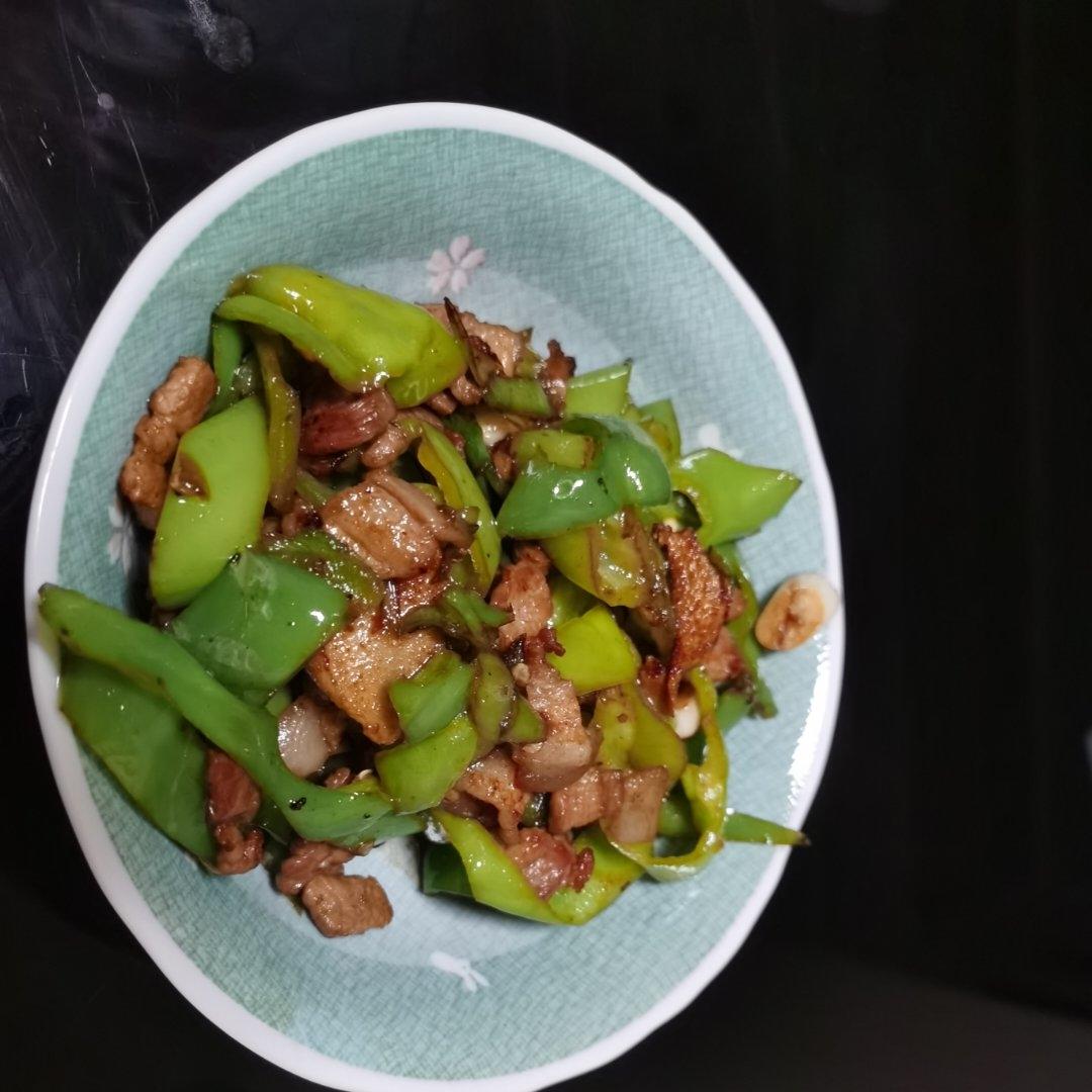 尖椒炒肉（爆下饭）