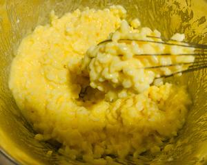 黄金鸡蛋大米饼的做法 步骤2