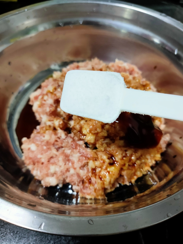 韭菜猪肉饺子(附擀皮和最简单的饺子包法)的做法 步骤6