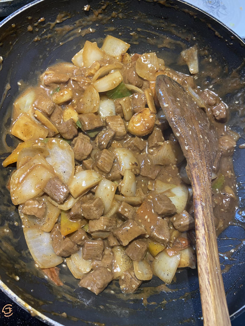 孜然洋葱炒牛肉粒