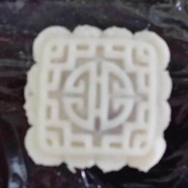 紫薯冰皮月饼