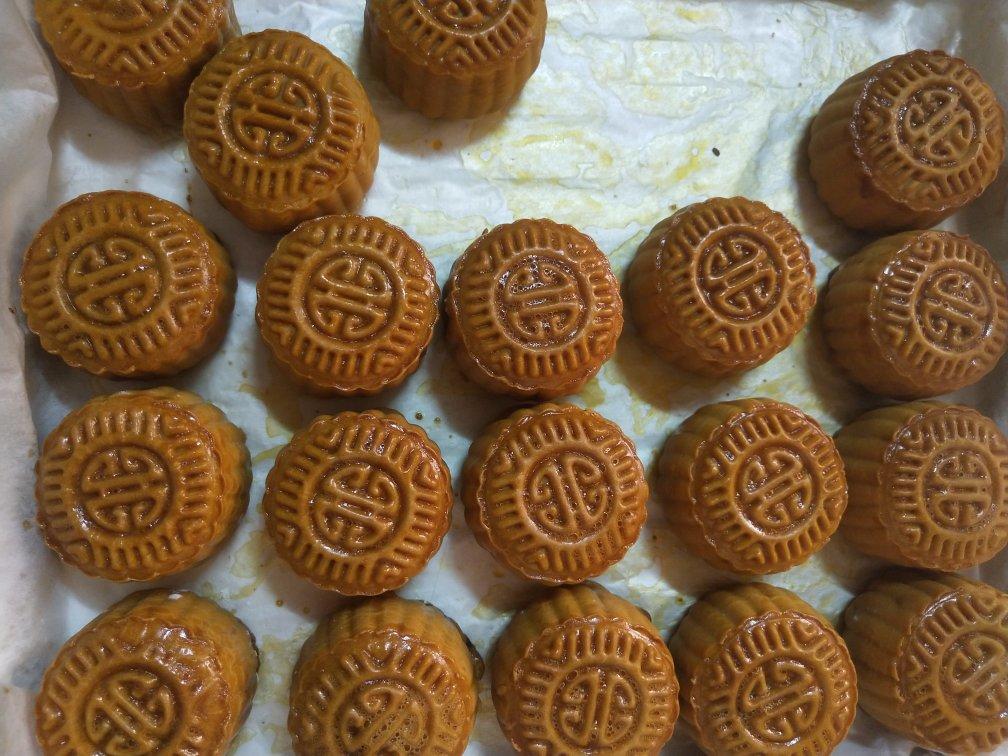 广式月饼—蛋黄莲蓉月饼