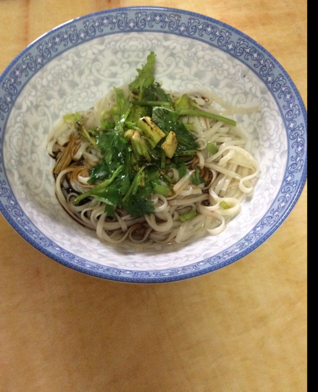 葱爆面—就是汪涵在天天向上里面做的那个啦