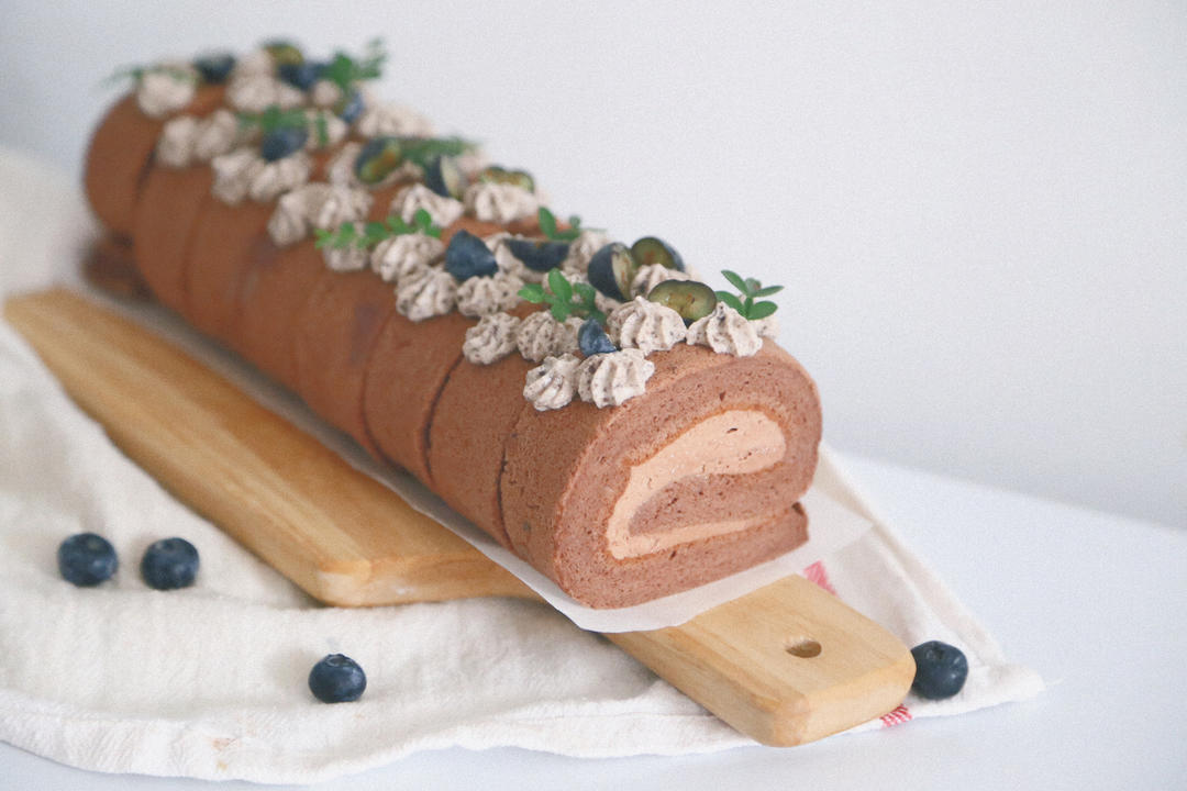 巧克力香缇奶油可可蛋糕卷，不掉皮，冰激凌口感夹心