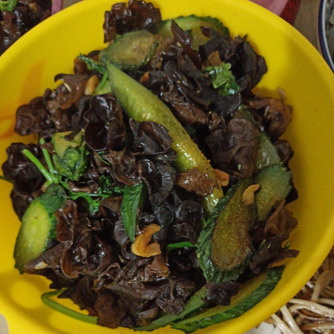 黑木耳青椒炒鸡蛋（营养又下饭）