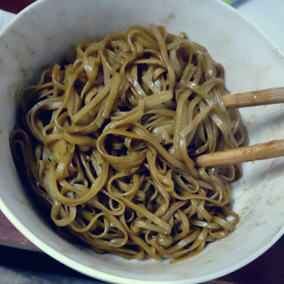 葱油拌面 每个人的心中都有一碗葱油面 经典又快手