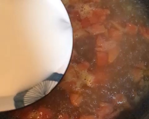 你真的会做「西红柿鸡蛋汤」吗？教你一招，蛋花漂亮超好喝！的做法 步骤16