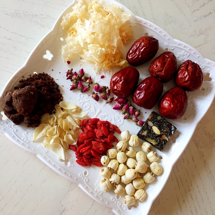 红枣银耳莲子汤