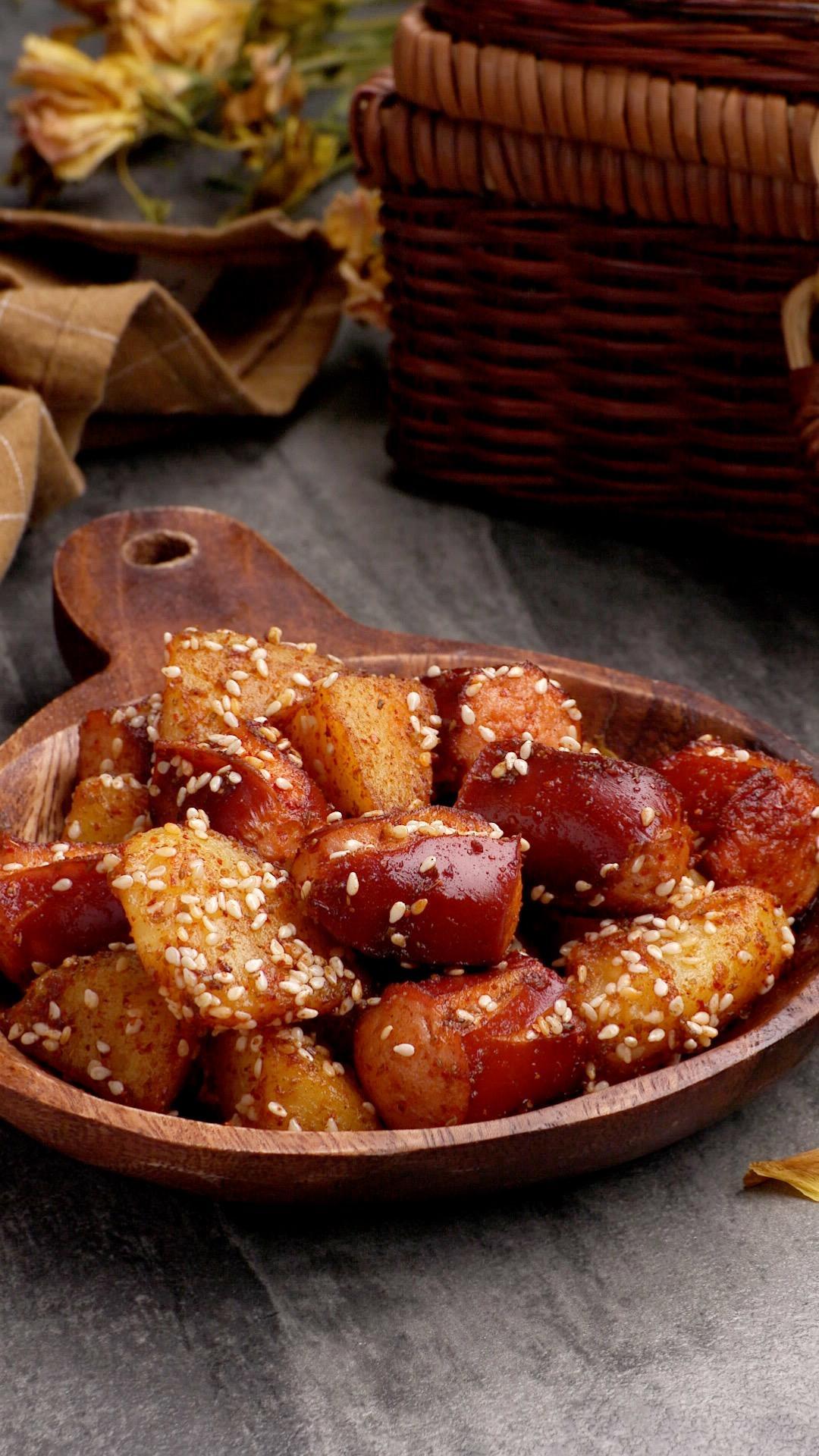 香煎土豆热狗肠的做法