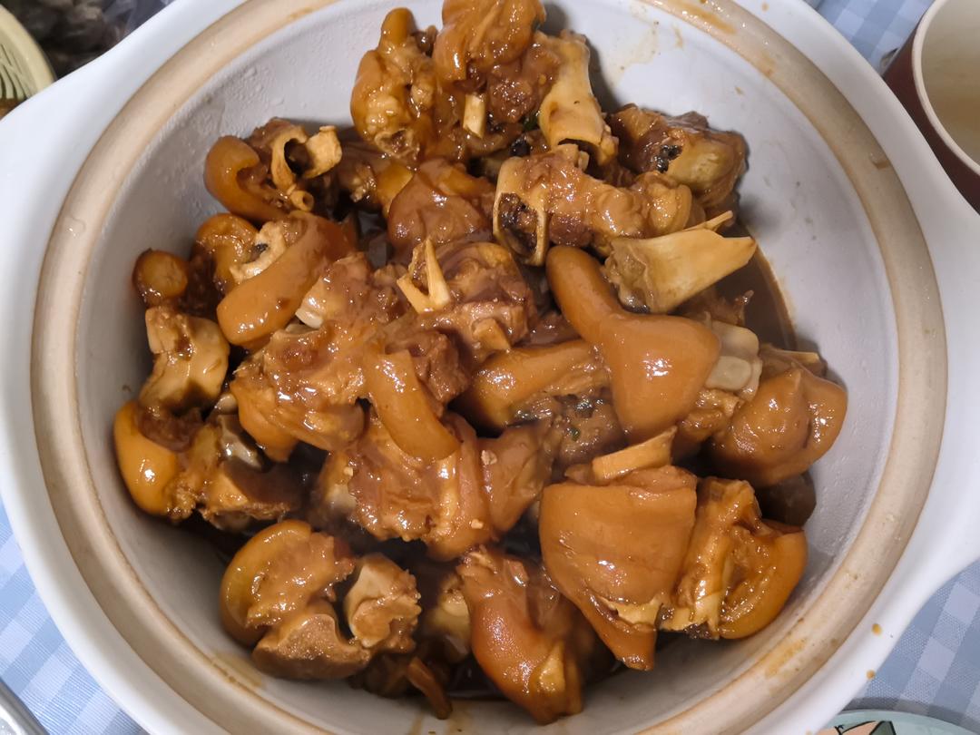 美味的家常菜：红烧猪蹄