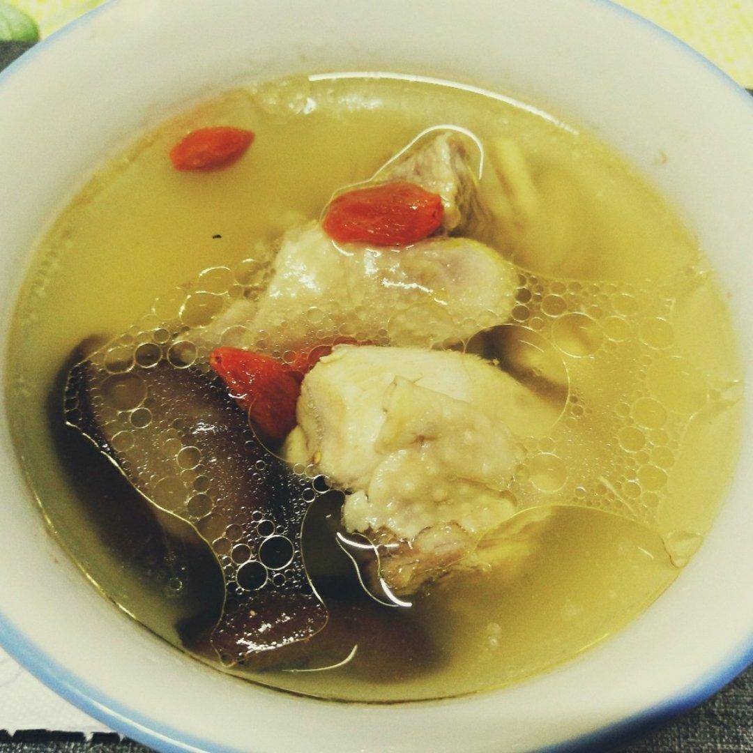 香菇炖鸡汤