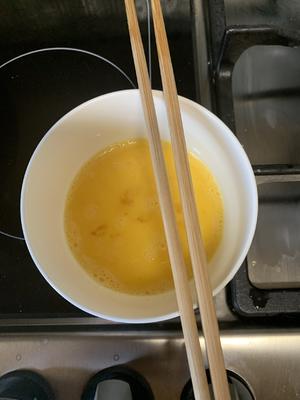 洋葱炒鸡蛋的做法 步骤1