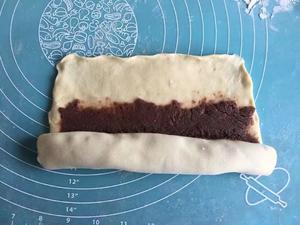 巧克力豆沙面包卷的做法 步骤7