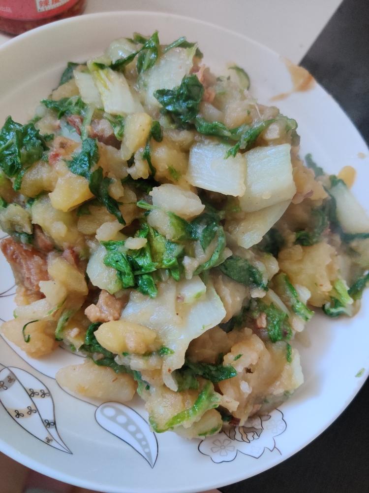 腌猪肉土豆泥烩小白菜