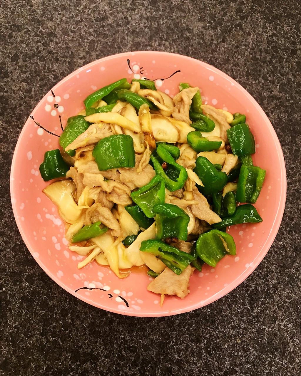 w大朋友做的松茸炒青椒