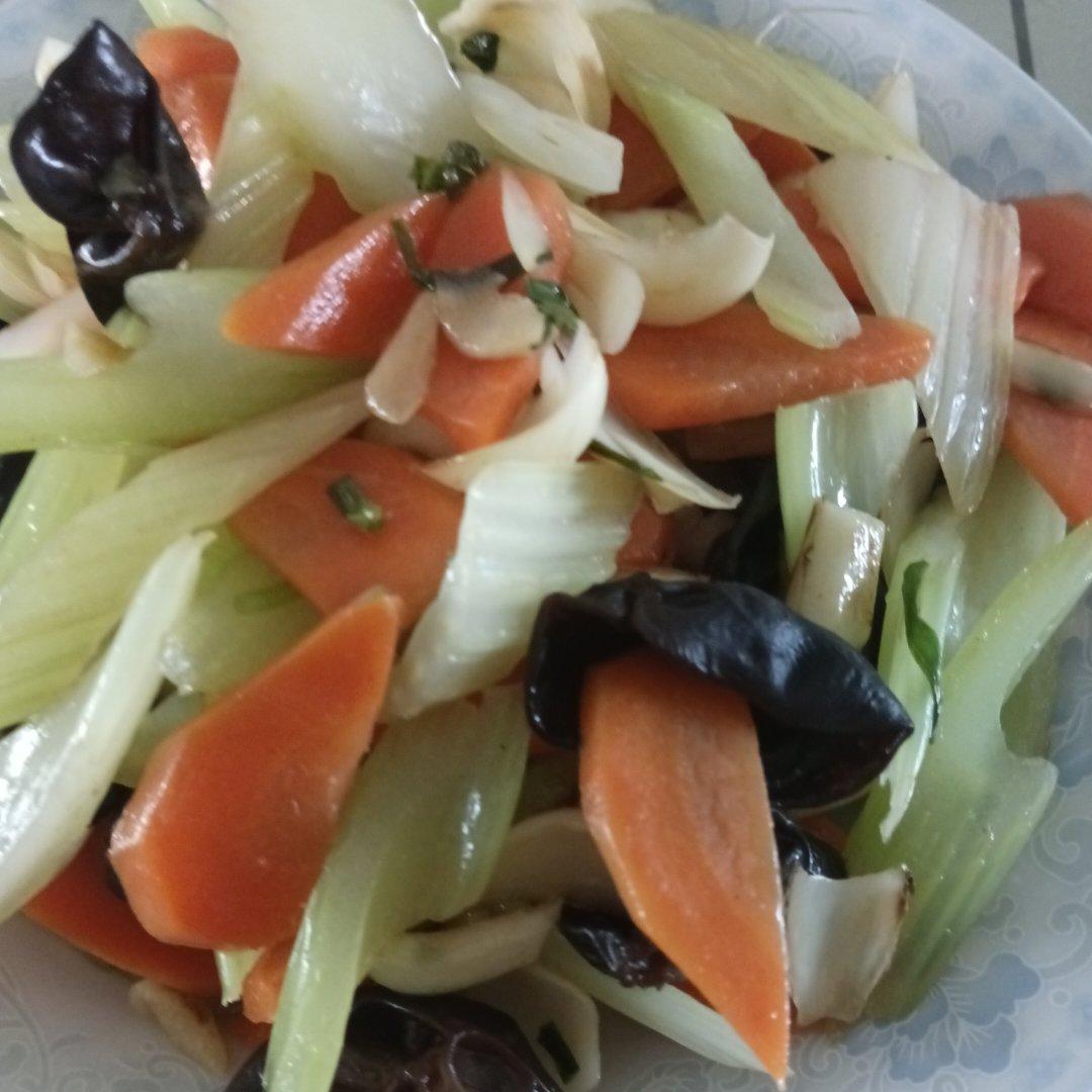 西芹木耳炒鲜百合