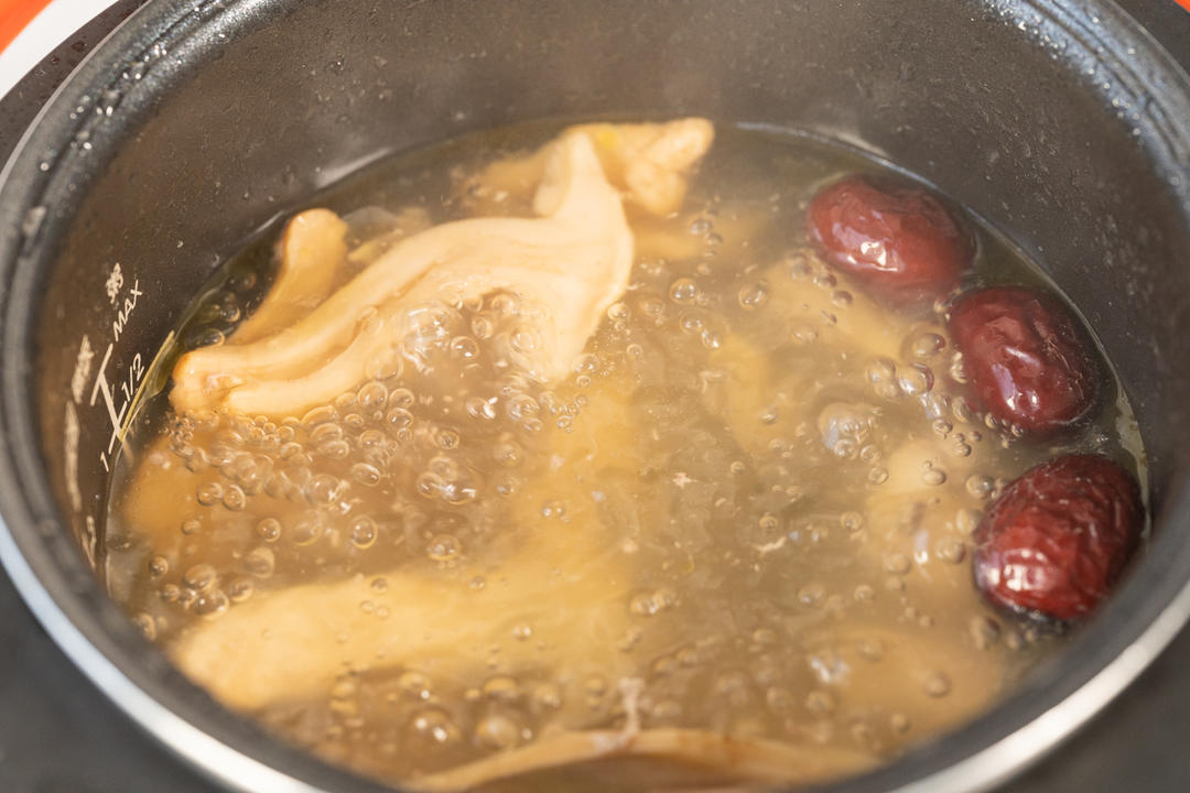 土鸡炖松茸 诠释松茸最经典的美味（超简单）