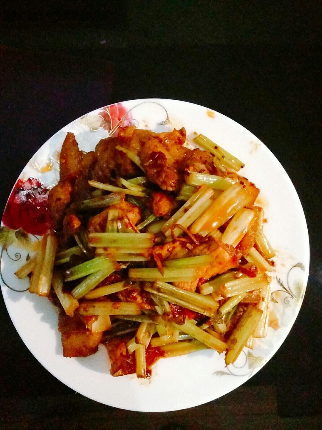 芹菜炒五花肉