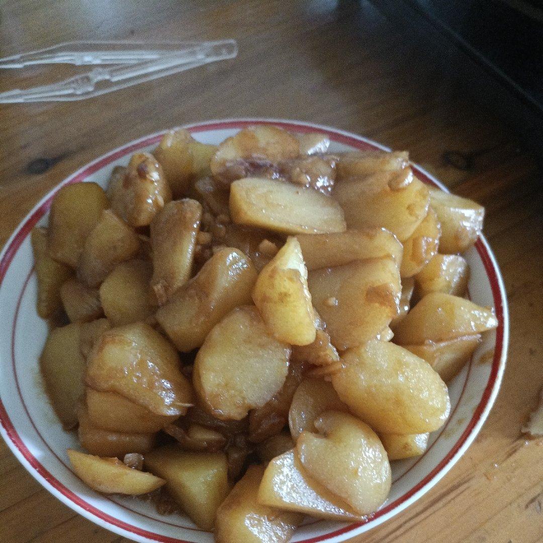 🔥巨下饭，软糯入味！比肉还好吃的红烧土豆