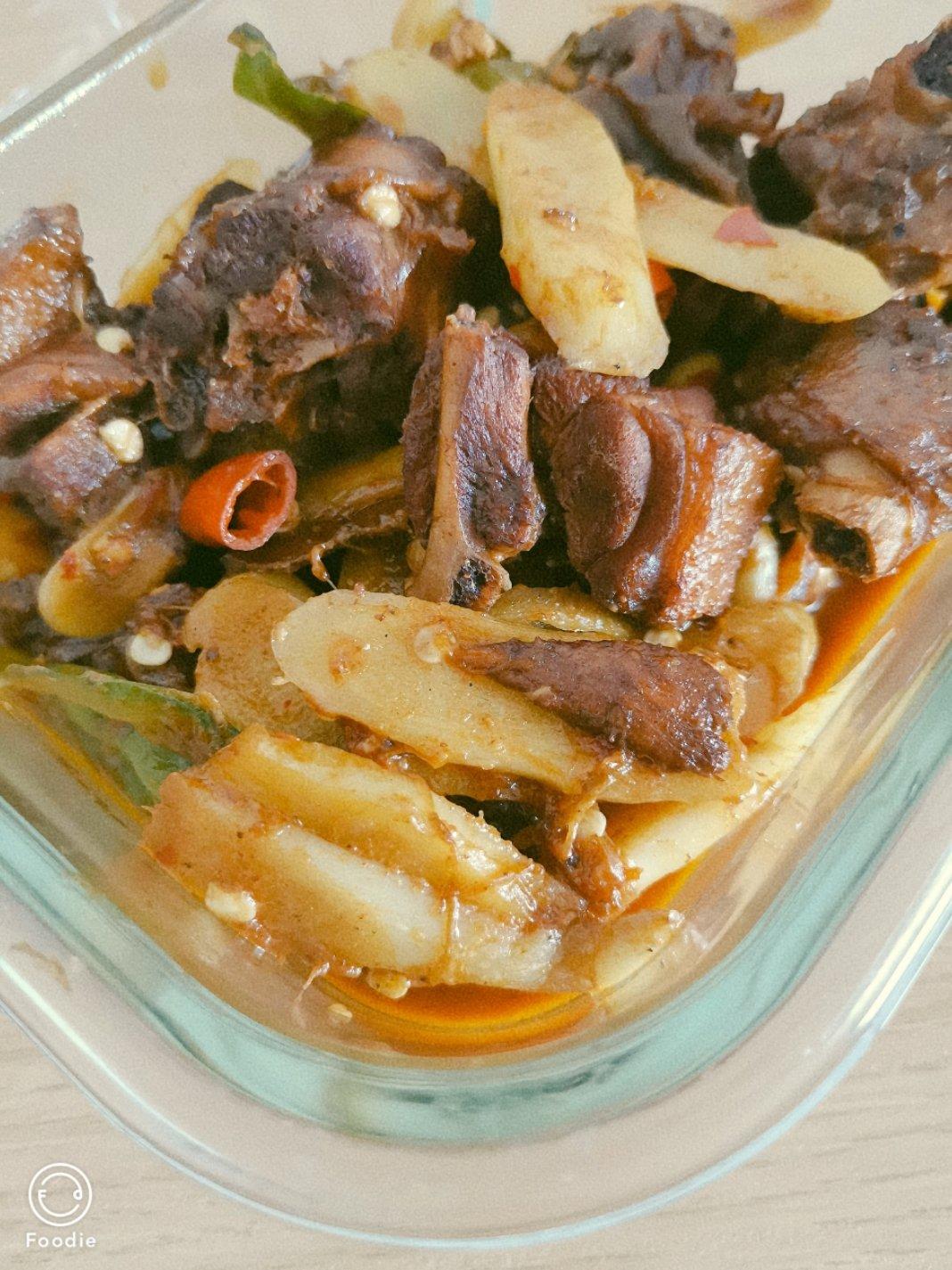 子姜焖鸭煲