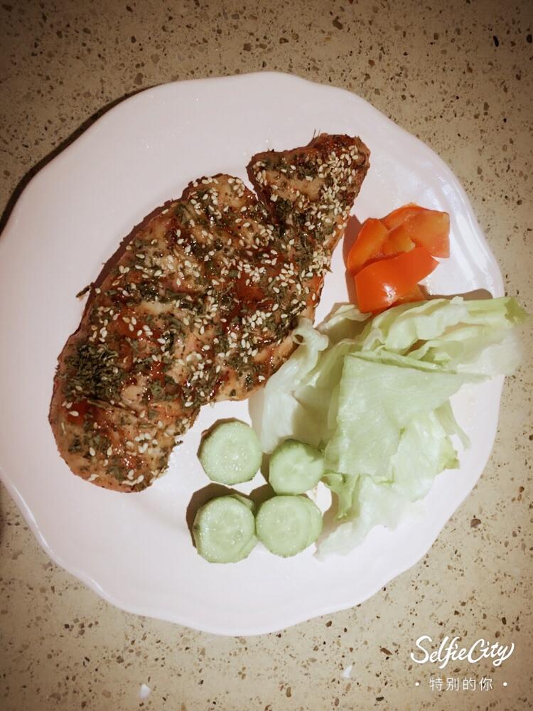 减肥也能吃的美味—香烤鸡胸肉,嫩嫩嫩！