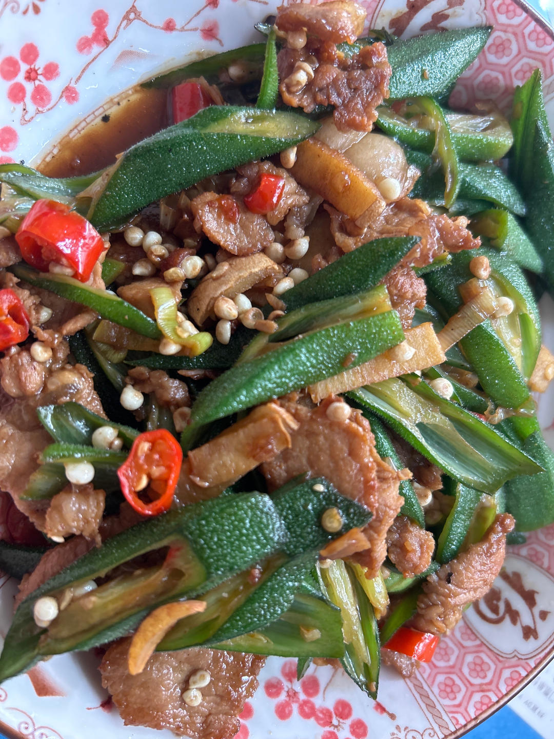 超级下饭的秋葵小炒肉