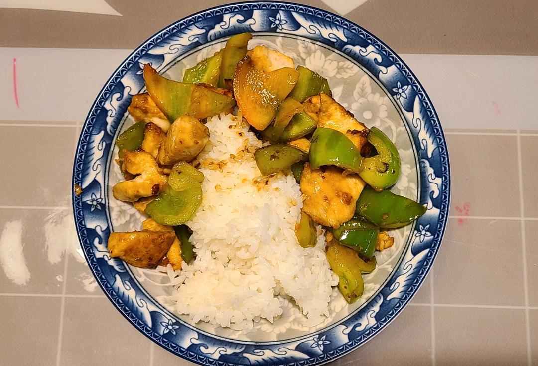 超级下饭   甜椒炒鸡丁       青椒炒鸡丁鸡胸脯
