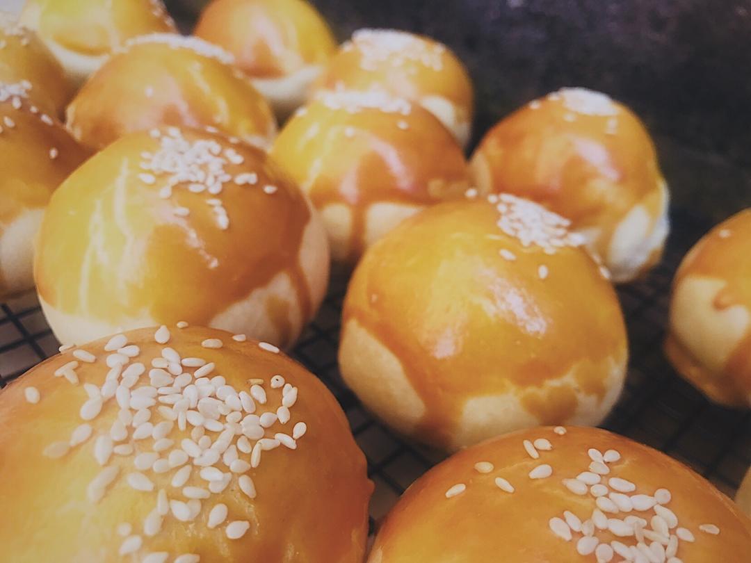 萌得掉渣渣的蛋黄酥