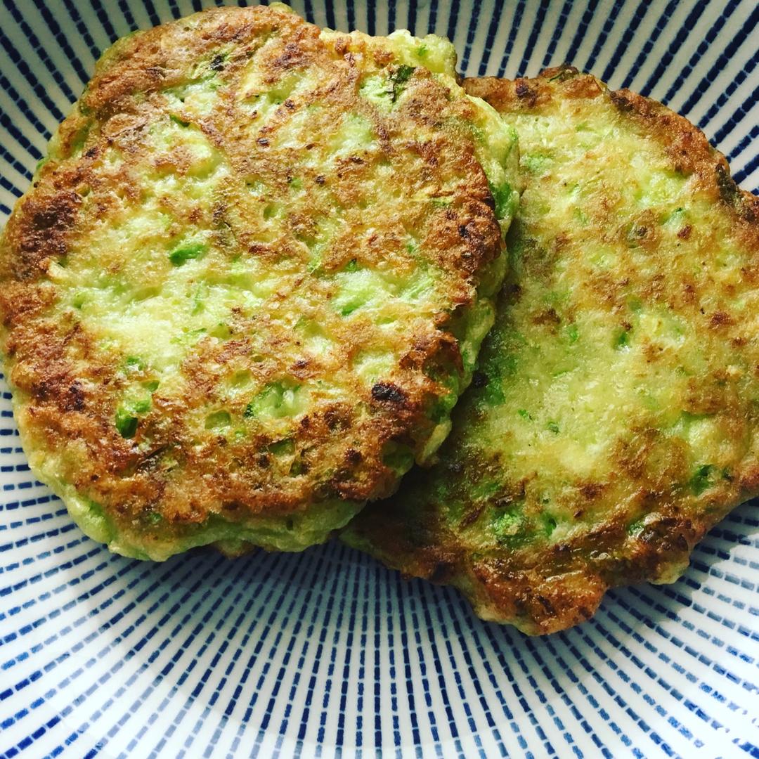 西葫芦蛋饼配咸汤 Zucchini Pancake