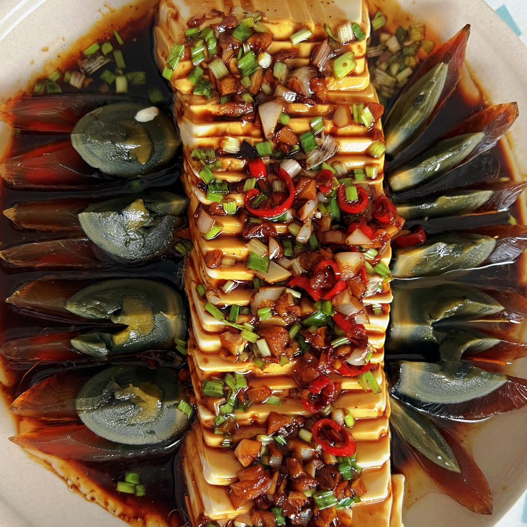 双椒拌皮蛋豆腐