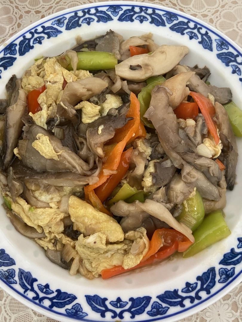 平菇青椒炒鸡蛋 好吃又营养的超快手家常菜