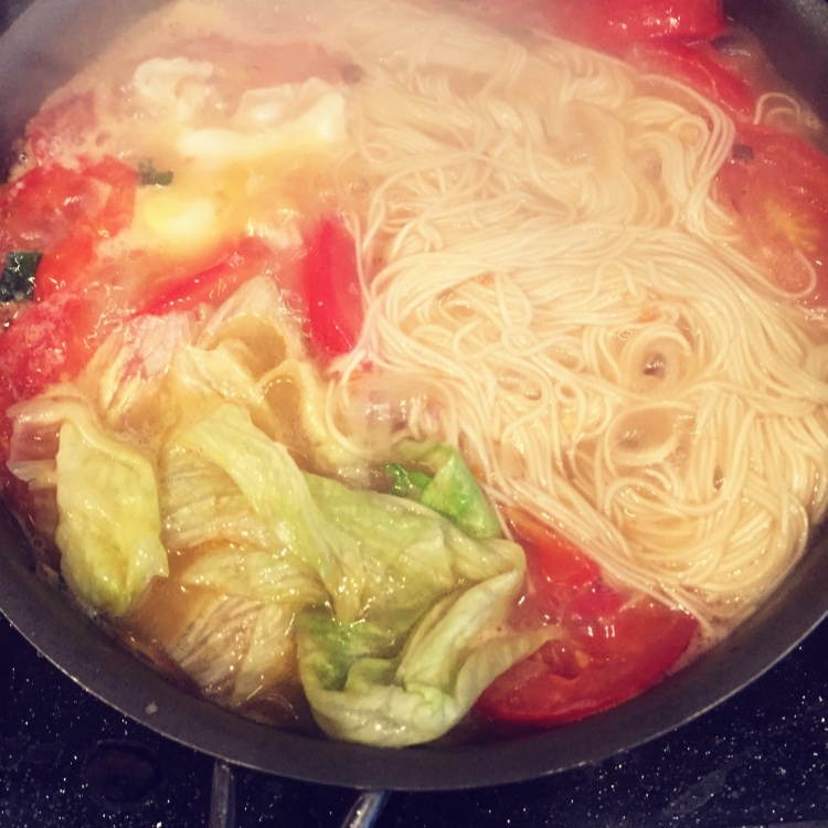 最家常的普通汤面——西红柿鸡蛋龙须面
