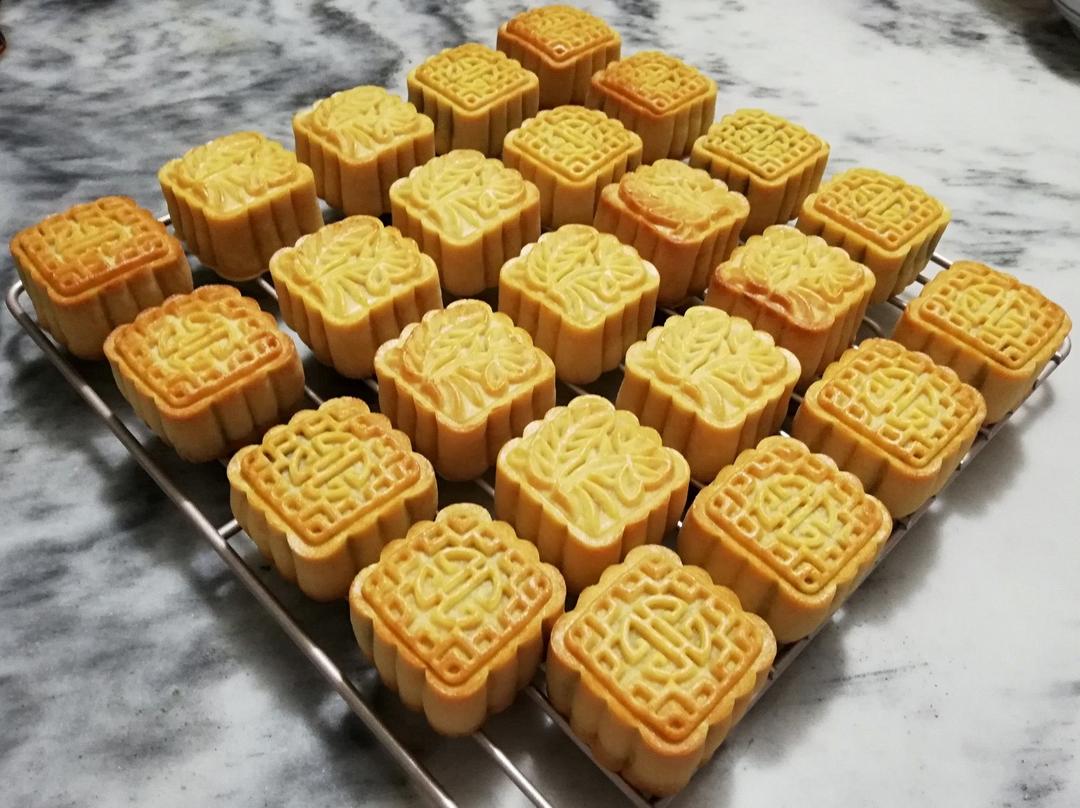 广式月饼—蛋黄莲蓉月饼