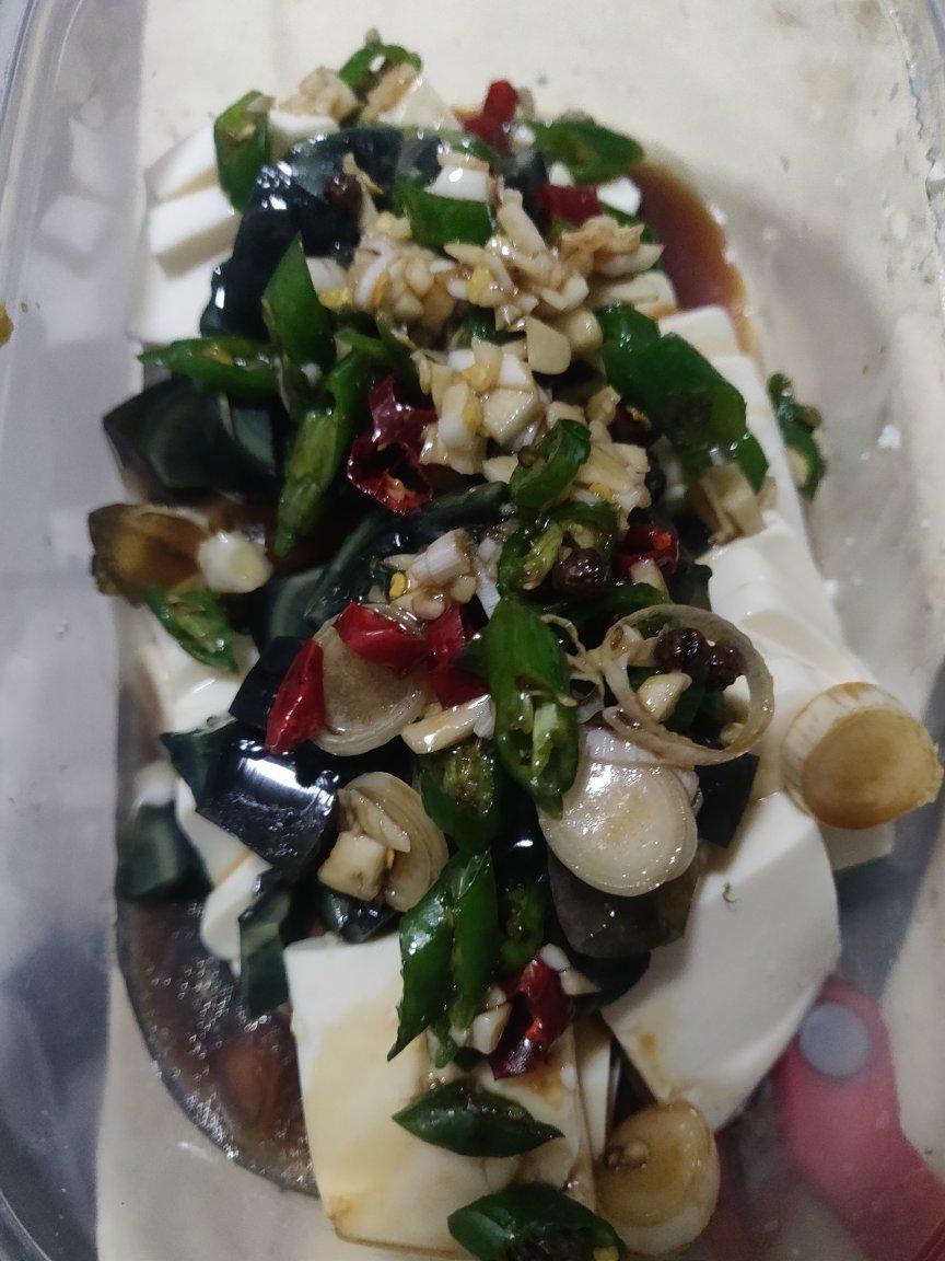 皮蛋拌豆腐