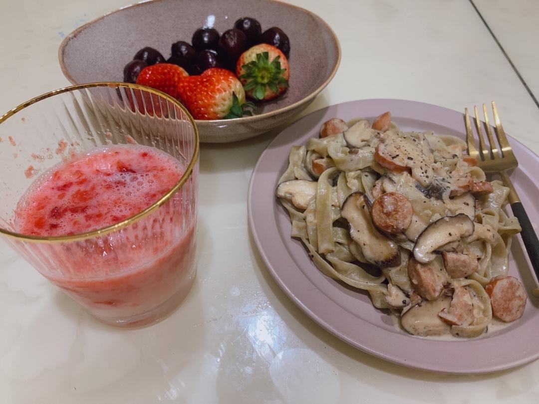 奶油鸡肉蘑菇意大利面 Cream of Mushroom Chicken Pasta