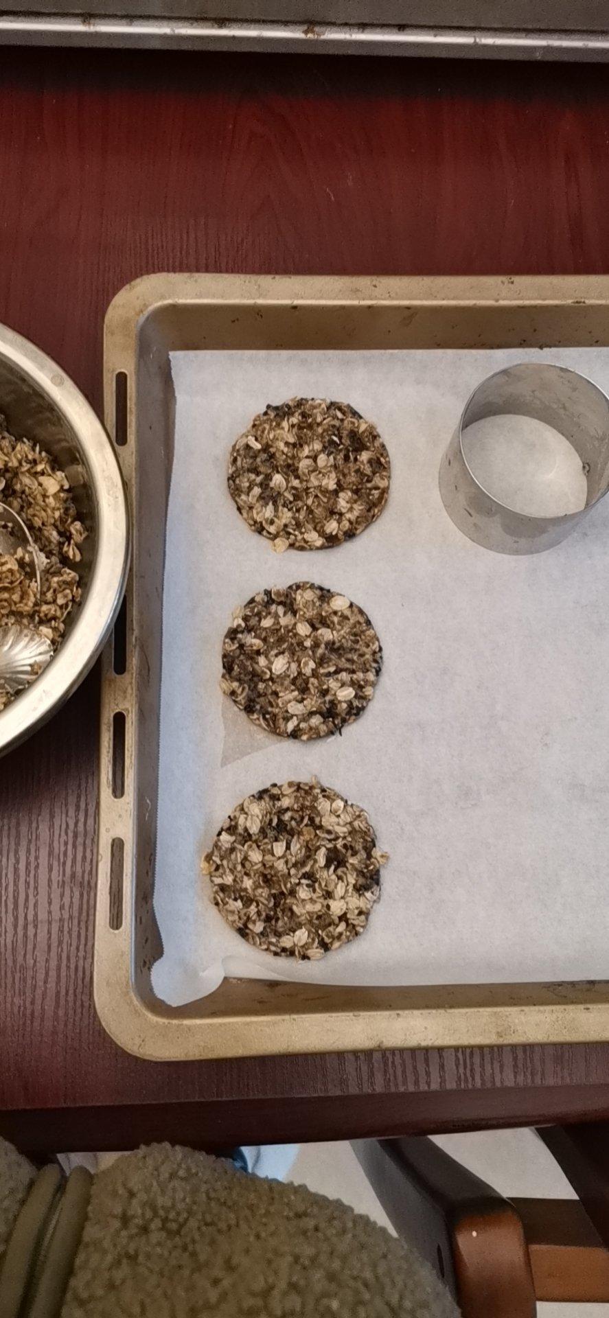 素食:有机燕麦芝麻大饼干