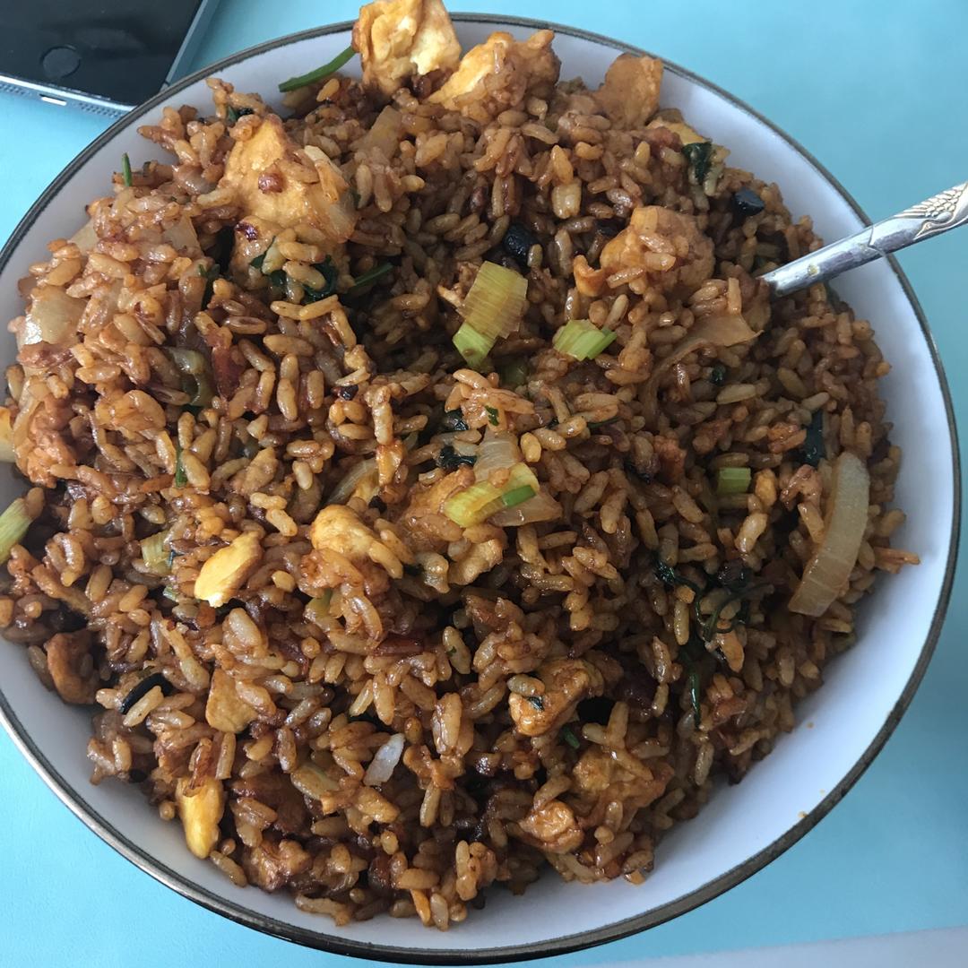 洋葱酱油蛋炒饭