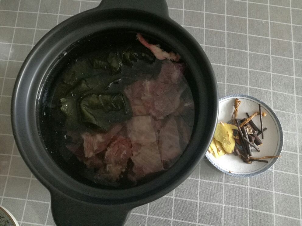 牛排骨海带汤的做法 步骤1