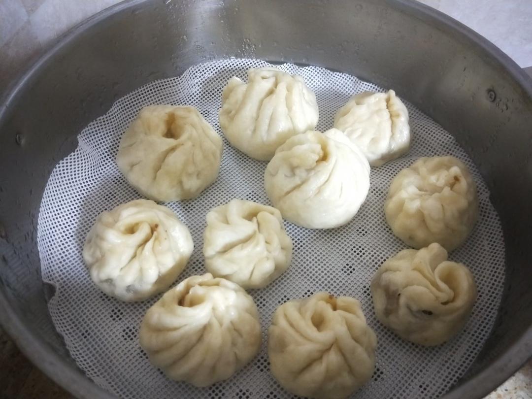 酱肉包升级版（加了点木耳和芹菜 好吃惨了）