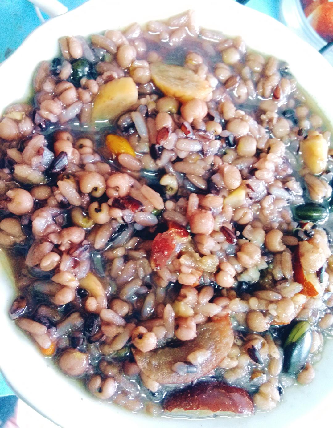 黑豆黑米鹰嘴豆等之养生粥