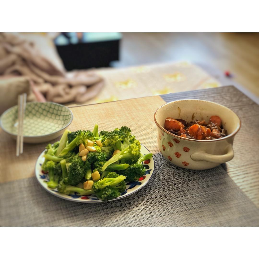 好吃到爆的耗油蒜蓉西兰花(从不修图，喜欢请关注)