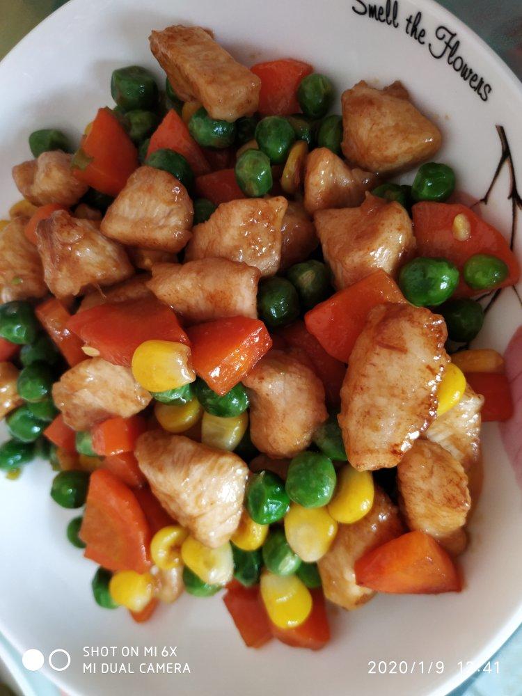 营养鸡胸肉加上丰富蔬菜——鸡胸肉炒三丁