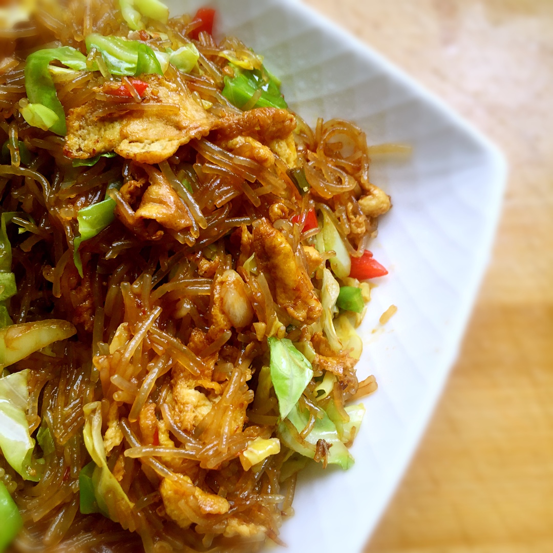 包菜粉丝炒鸡蛋