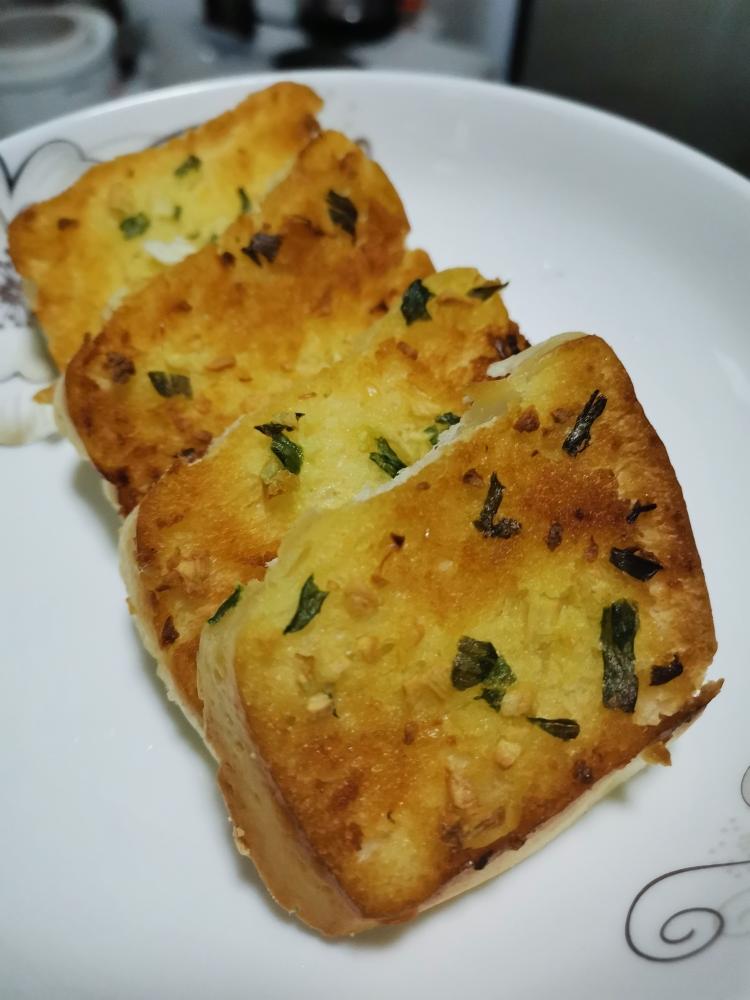馒头片蒜香黄油脆片的做法