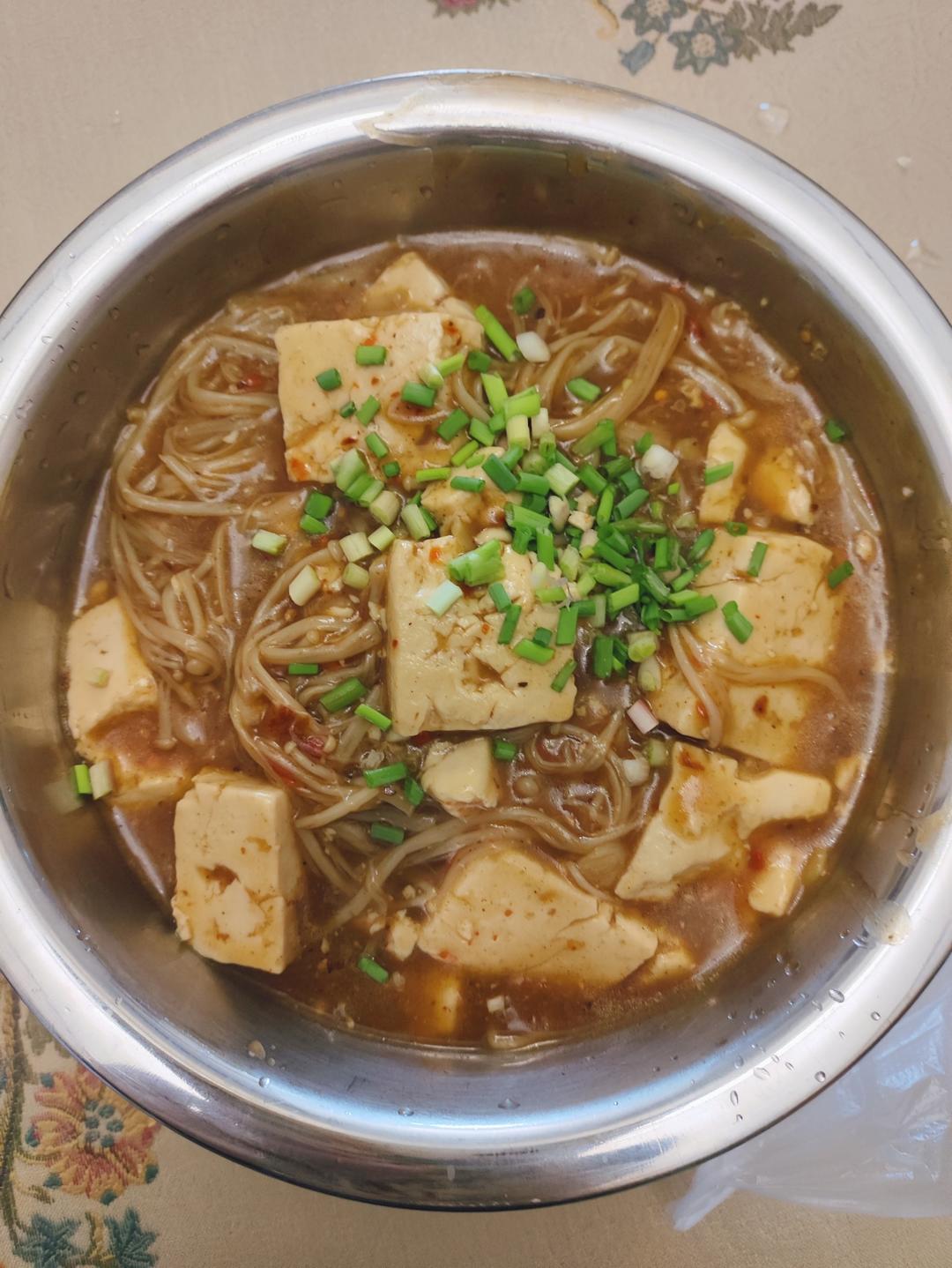 金针菇豆腐煲