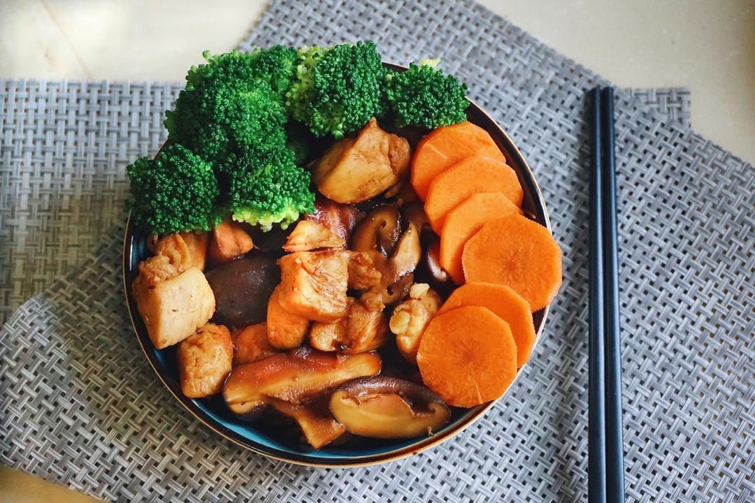 香菇滑鸡煲仔饭