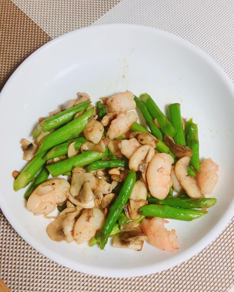 夏树喵呜做的芦笋蘑菇炒虾仁